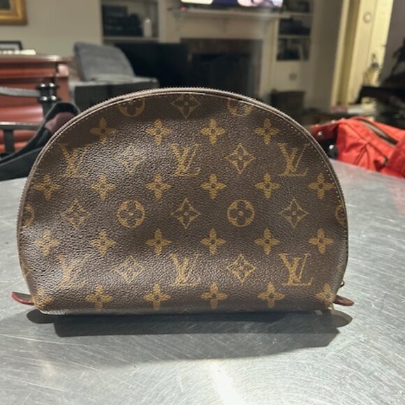 LOUIS VUITTON Monogram Trousse Demi Ronde Cosmetic Pouch M47520